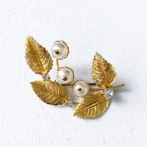 Vintage Gold Leaf and Faux Pearl Brooch